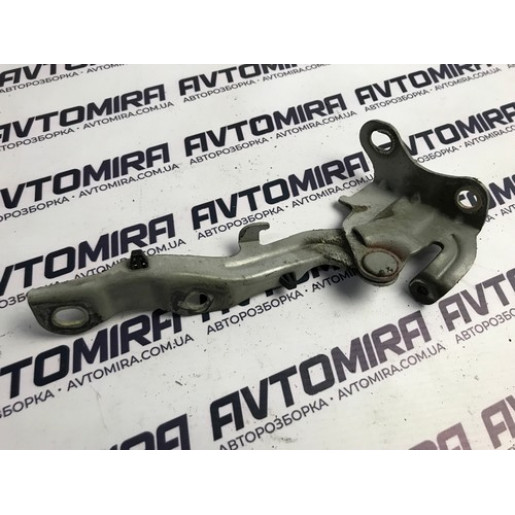 Петля капота передня права 791202l000 Hyundai i30 2007-2012